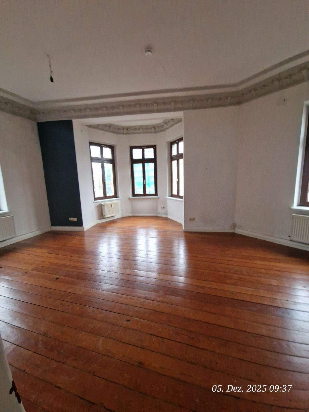 Thumbnail-4-Raum-Wohnung mit Dielenboden und Stuckdecken