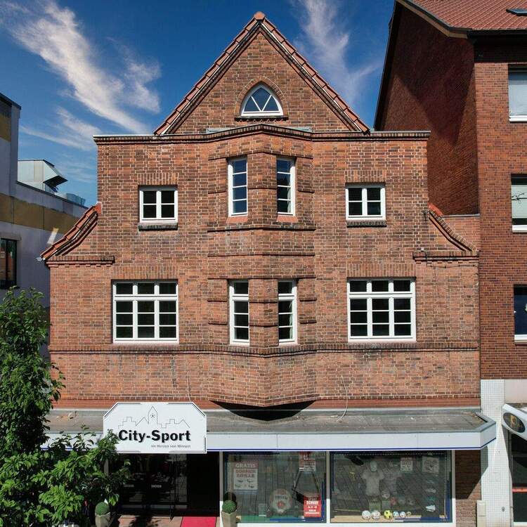 Thumbnail-Historischer Altbau mit sanierten freien Wohnungen (E-Wert D) und einer attraktiven Ladenfläche