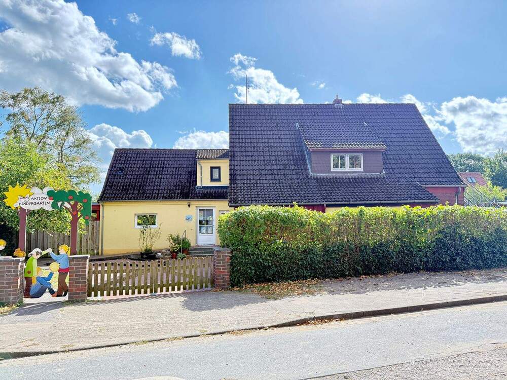 Thumbnail-Langfristig vermietetes Zweifamilienhaus (Kindergarten) zu verkaufen