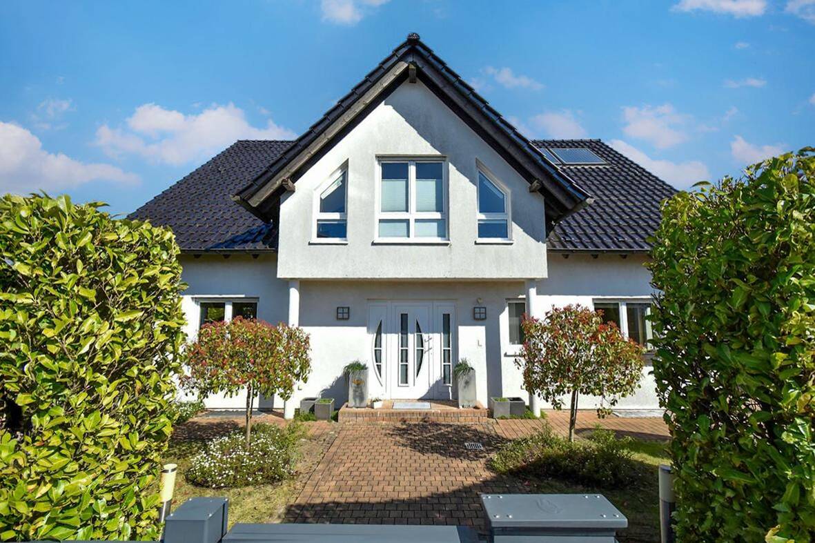 Thumbnail-Einfach einziehen in Isenbügel! Modernes, freistehendes EFH mit viel Komfort, Garten & Garage