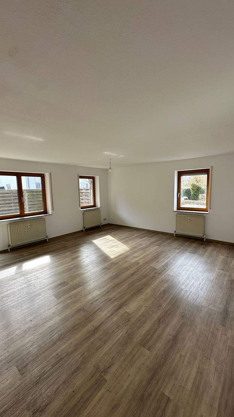 Thumbnail-Schöne 3 12 Zimmer-Wohnung mit großzügiger Terrasse