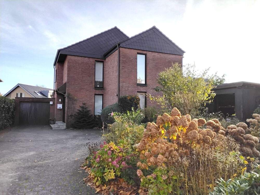 Thumbnail-*** BÜSCHER IMMOBILIEN *** RESERVIERT!! Architektonisch interessantes Einfamilienhaus mit großem Grundstück im Nordosten von Epe