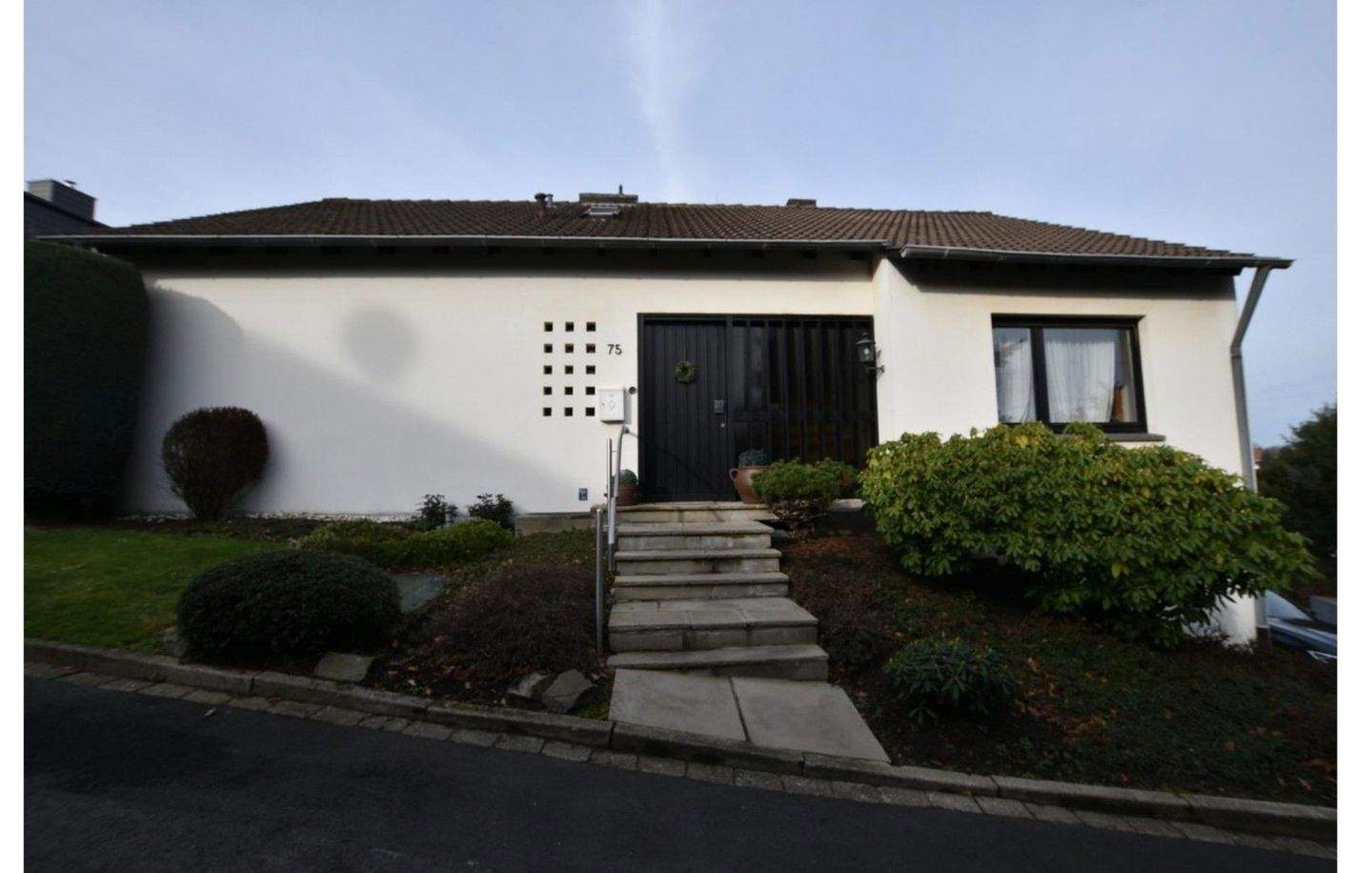 Thumbnail-Familienfreundliches Einfamilienhaus mit Einliegerwohnung