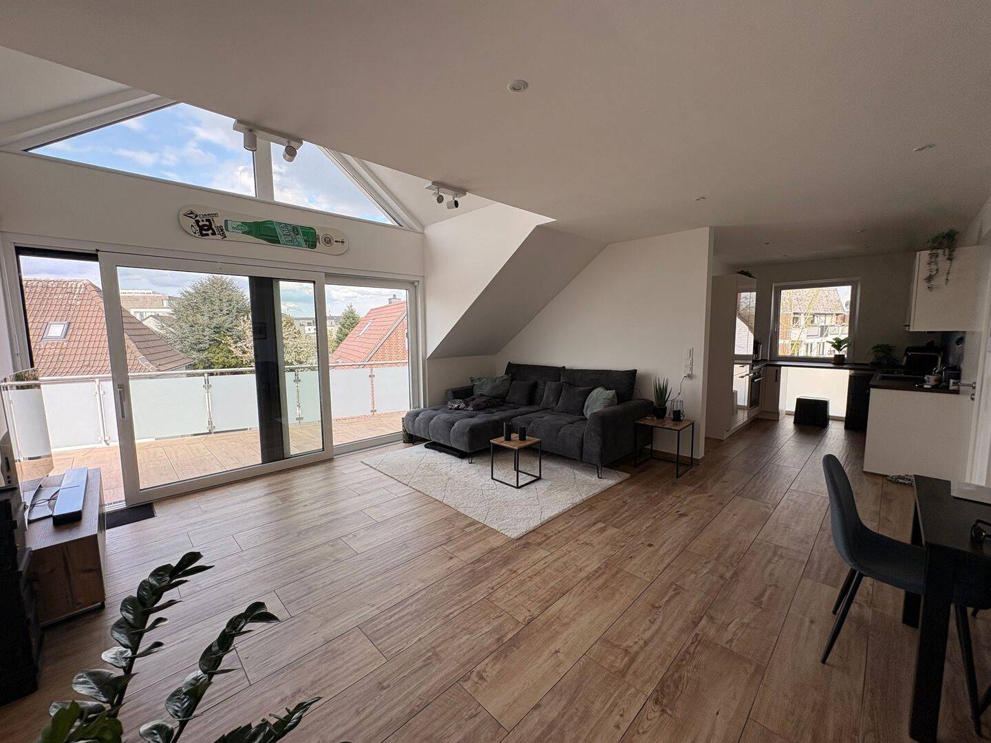 Thumbnail-FreiRaum... Schicke, komfortable Dachgeschoss-Wohnung mit Dachterrasse und Tiefgaragen-Stellplatz in Erkelenz-Innenstadt