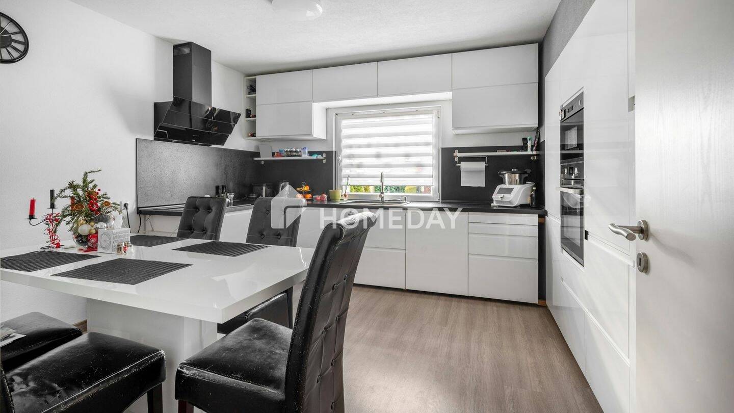 Thumbnail-Stilvolles Domizil in Pforzheim: 200 m² Wohnfläche mit hellem Wohnzimmer in Bestlage