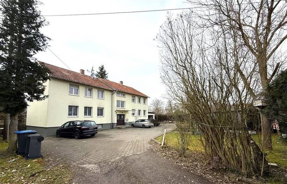 Außenansicht mit Garten