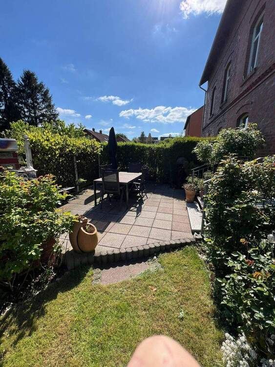 Thumbnail-Sanierte Doppelhaushälfte auf liebevoll angelegtem Grundstück zu verkaufen!