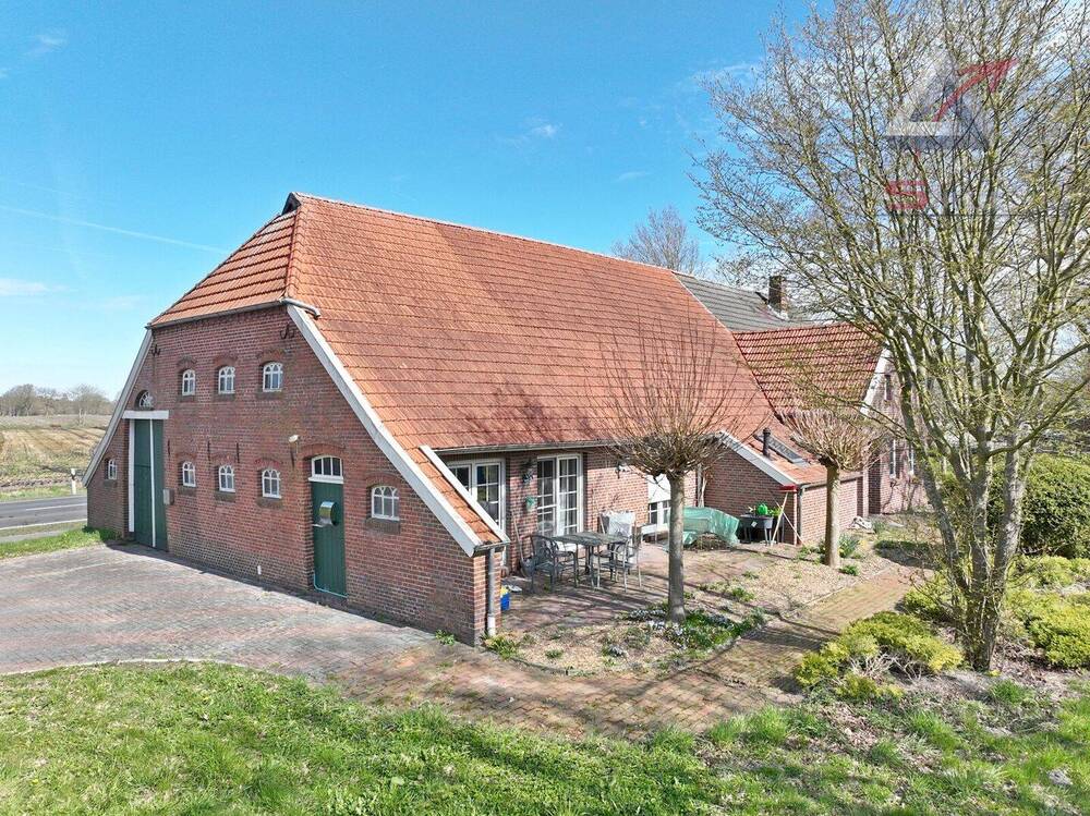 Thumbnail-Ostfriesisches Bauernhaus-tolles Grundstück mit Backhaus und altem Baumbestand