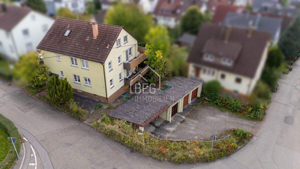 Thumbnail-Großzügiges Zweifamilienhaus mit Garten, Garagen und viel Gestaltungspotenzial