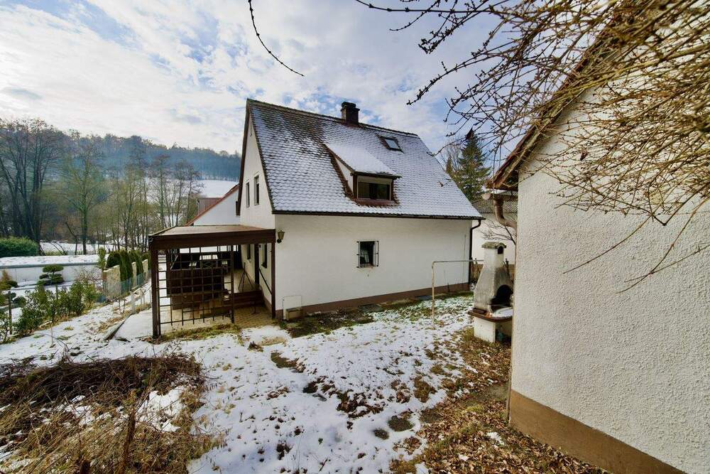 Thumbnail-Charmantes älteres Einfamilienhaus in Hanglage mit Nebengebäude und viel Potenzial