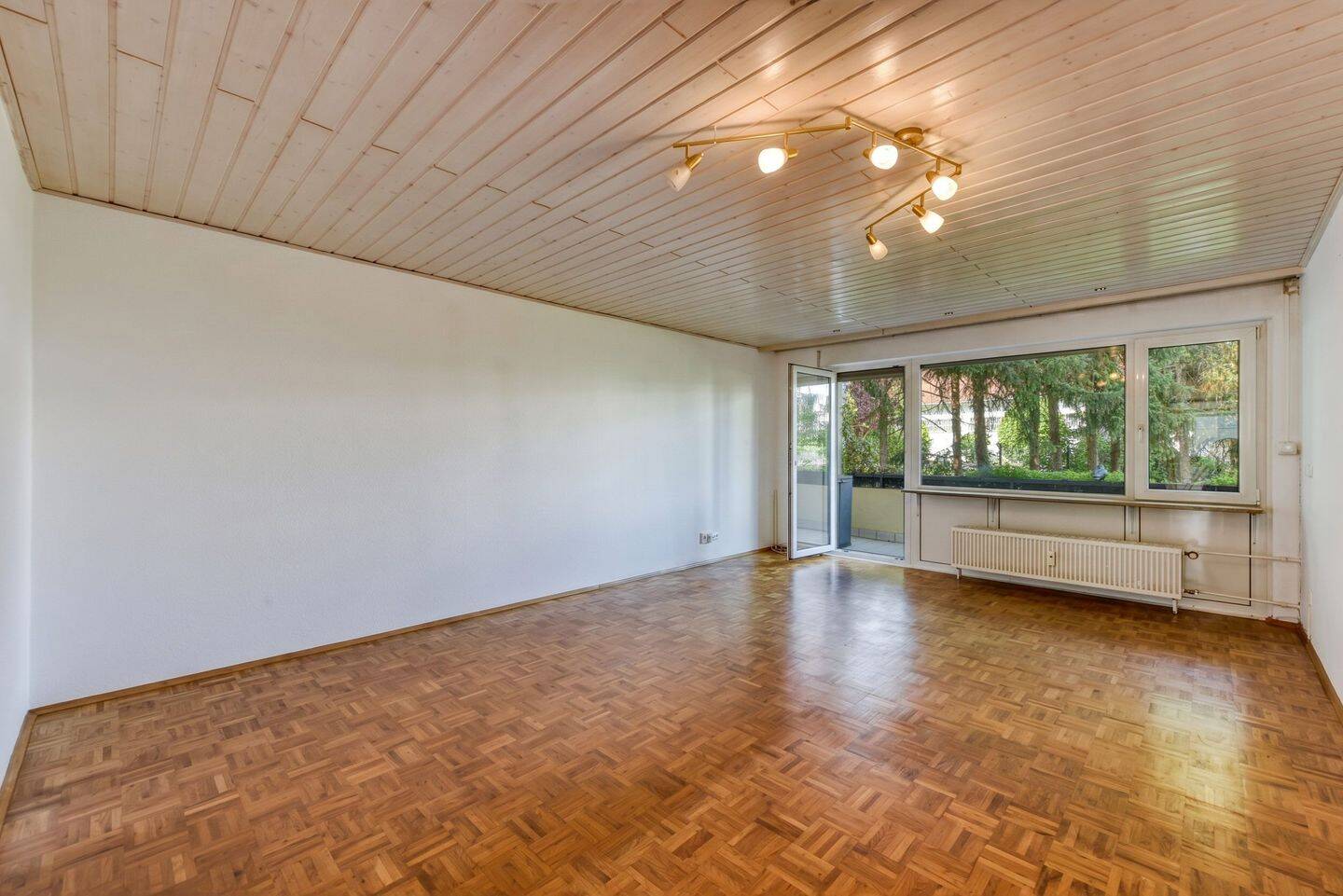 Thumbnail-+++ Hochparterre mit Balkon - gute Raumaufteilung - Bad mit Fenster - inklusive älterer Einbauküche & TG-Stellplatz +++