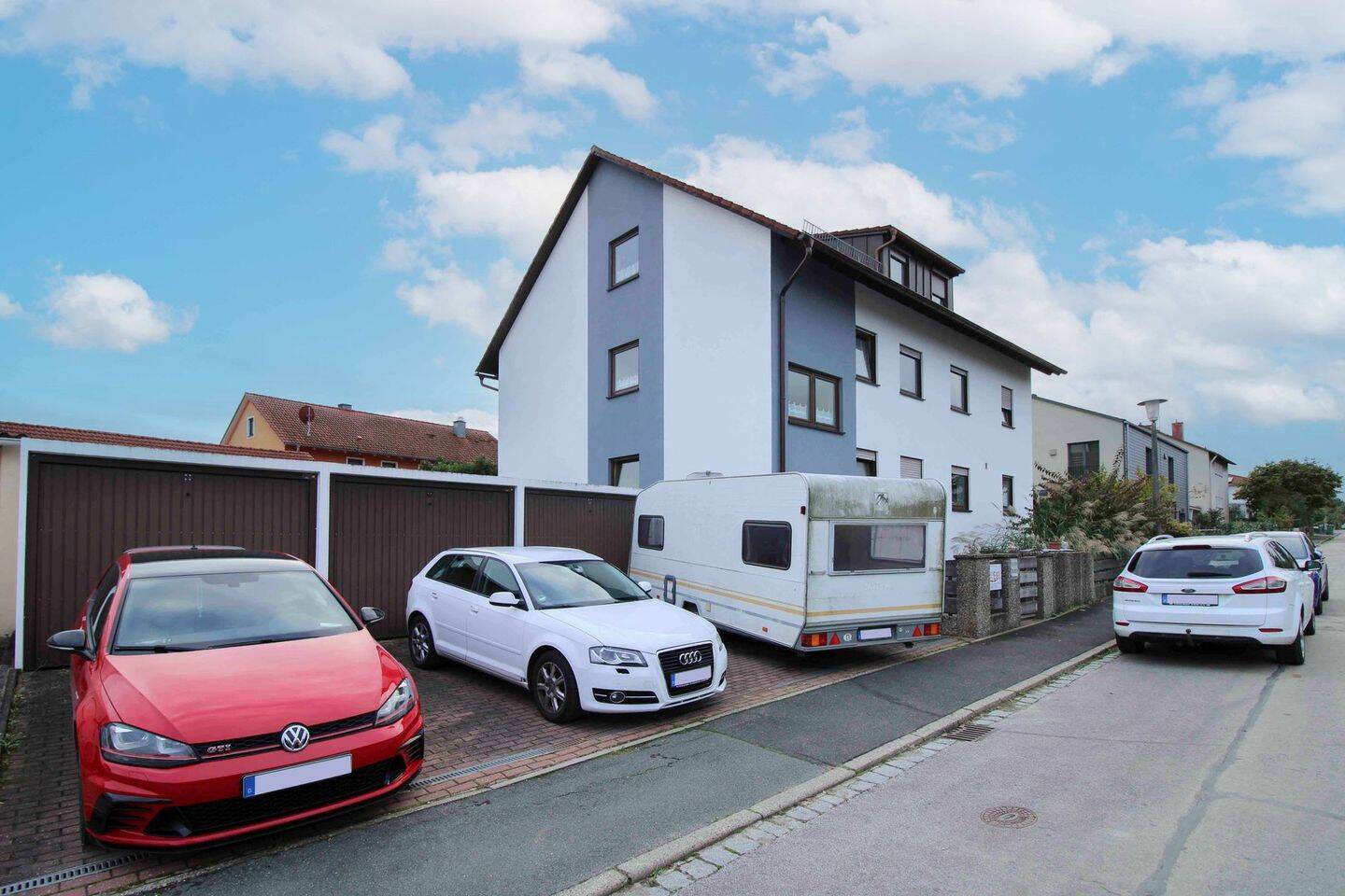 Thumbnail-Attraktives Mehrfamilienhaus mit drei Wohneinheiten in Lonnerstadt