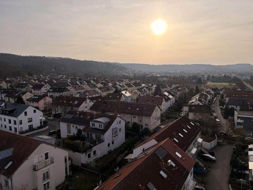 Thumbnail-PROVISIONSFREI: Sanierter Wohntraum mit 9. OG Fernblick & Balkon - Einziehen & Wohlfühlen