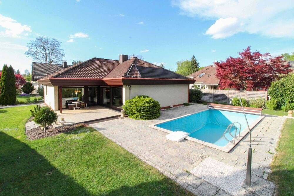 Thumbnail-Familienfreundliches Zuhause mit großem Garten, Pool und Potenzial in ruhiger Lage von Gröbenzell!
