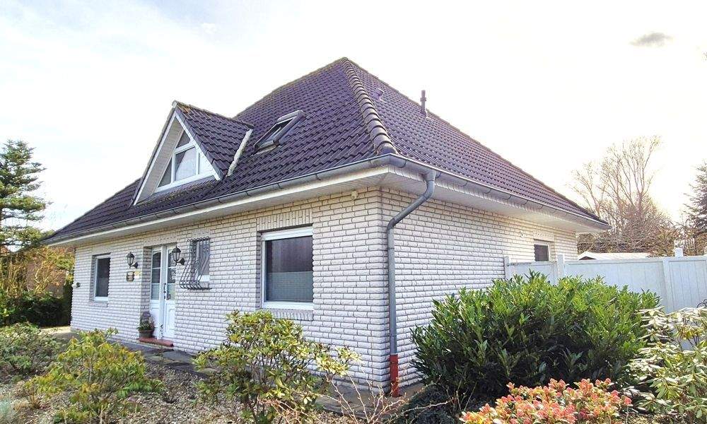 Thumbnail-Großzügiger Bungalow mit Garage, Terr. u. kl. Garten.