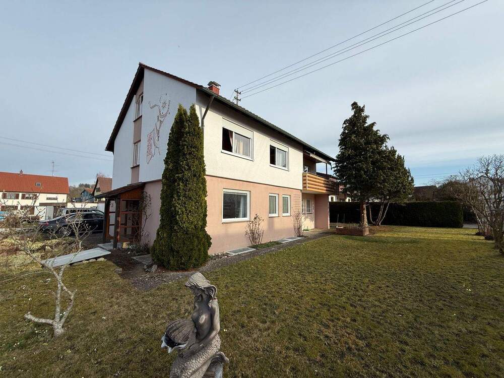 Thumbnail-Exklusives Refugium in Ummendorf bei Biberach: Großzügiges 5,5-Zi.-Haus mit Terrasse, Garten, 5 Garagen, Vollkeller & Ausbaureserve – viel Potenzial f