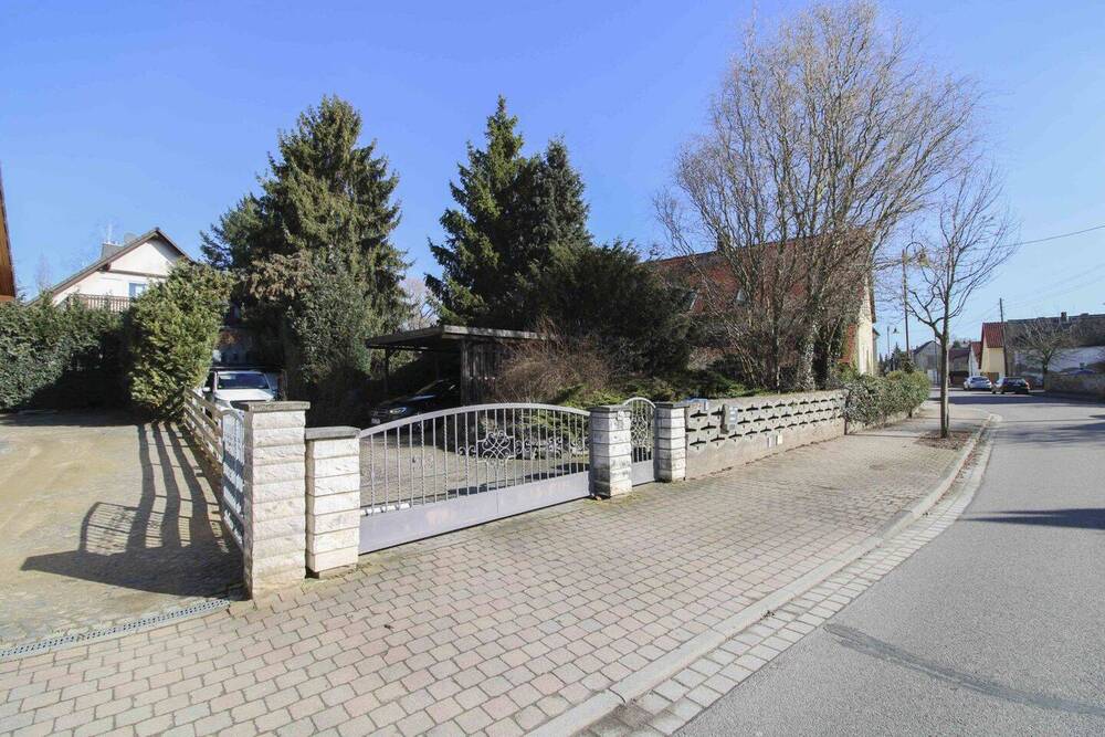 Thumbnail-Im Sommer am Pool, im Winter am Kamin: Einfamilienhaus mit barrierefreier Einliegerwohnung