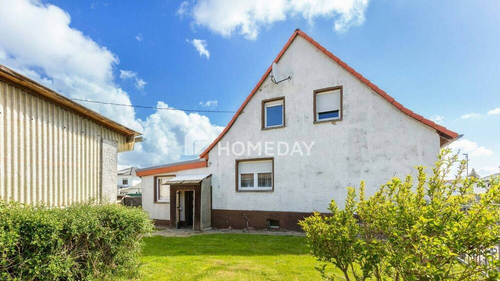 Thumbnail-Sanierungsbedürftige DHH mit 1.740m² Grund, Nebengebäuden & Stellplätzen in ruhiger Lage