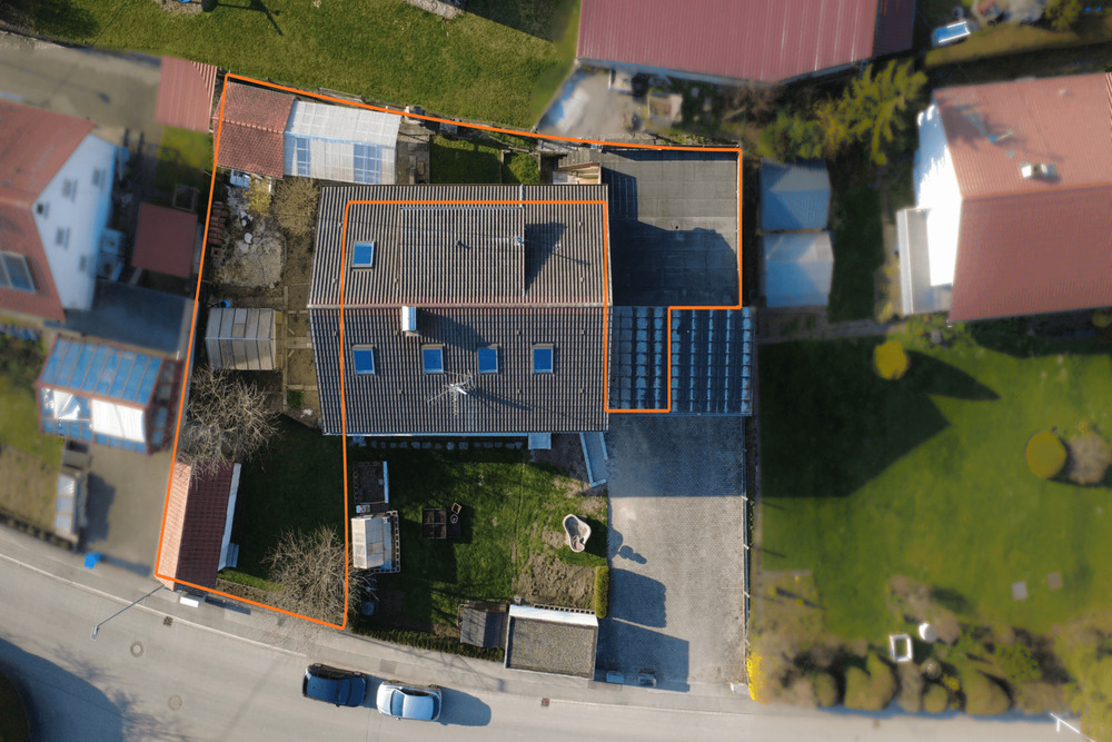 Thumbnail-Fast wie ein eigenes Haus: Charmante Wohnung mit außergewöhnlichen Außenflächen und Dachterrasse