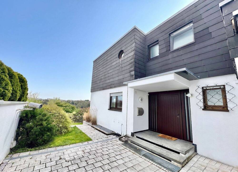Thumbnail-Rarität: Modernisiertes Einfamilienhaus mit Traumblick