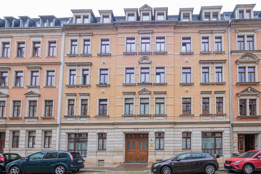 Thumbnail-Komfortable Wohnung in mondänem Altbau in Elbnähe. Balkon, Parkett, und Tageslichtbad mit Wanne.