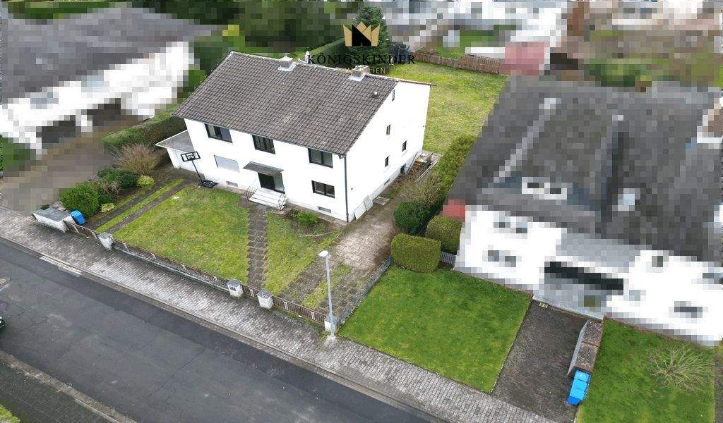 Thumbnail-Umfangreich modernisiertes Einfamilienhaus auf 857 qm Grundstück, 2 Stellplätze, Garage, Abstellraum