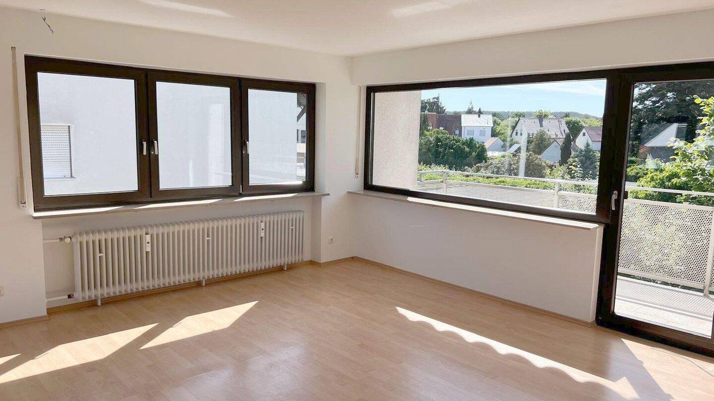 Thumbnail-Frisch getüncht! - Helle, großzügige 4 Zi-Whg Wohnung mit Garage und großem Balkon in Fürth