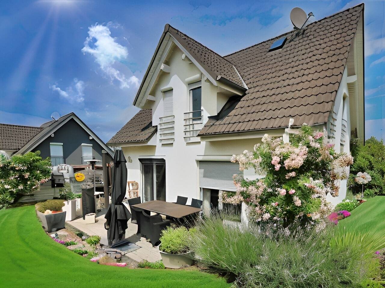 Hausrückseite mit Terrasse