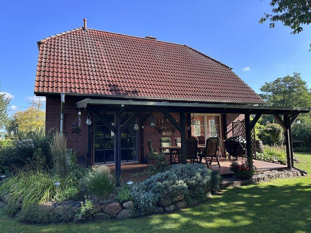 Thumbnail-Einfamilienhaus mit idyllischem Grundstück und umfangreichem Nebengelass
