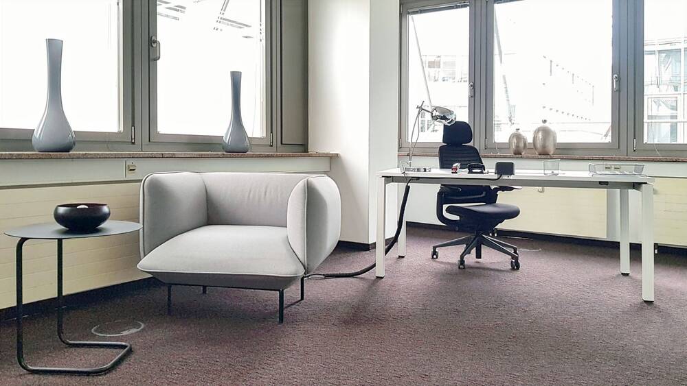 Thumbnail-Voll ausgestatteter privater Büroraum für Sie und Ihr Team in Regus Neumarkt Galerie