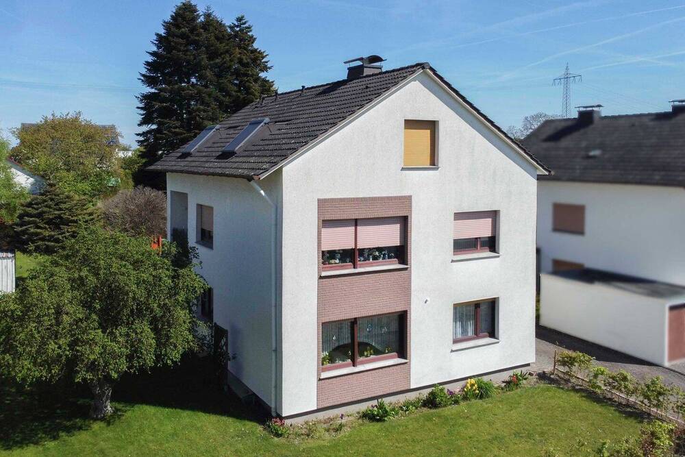 Thumbnail-Pelletheizung & Dämmung: Zweifamilienhaus mit ausgebautem DG & Doppelgarage in Besenkamp