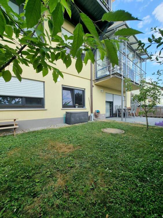 Thumbnail-88048 Friedrichshafen Bodensee Sanierte 2,5 Zimmerwohnung ca. 86 qm mit Stellplatz und Gartenanteil