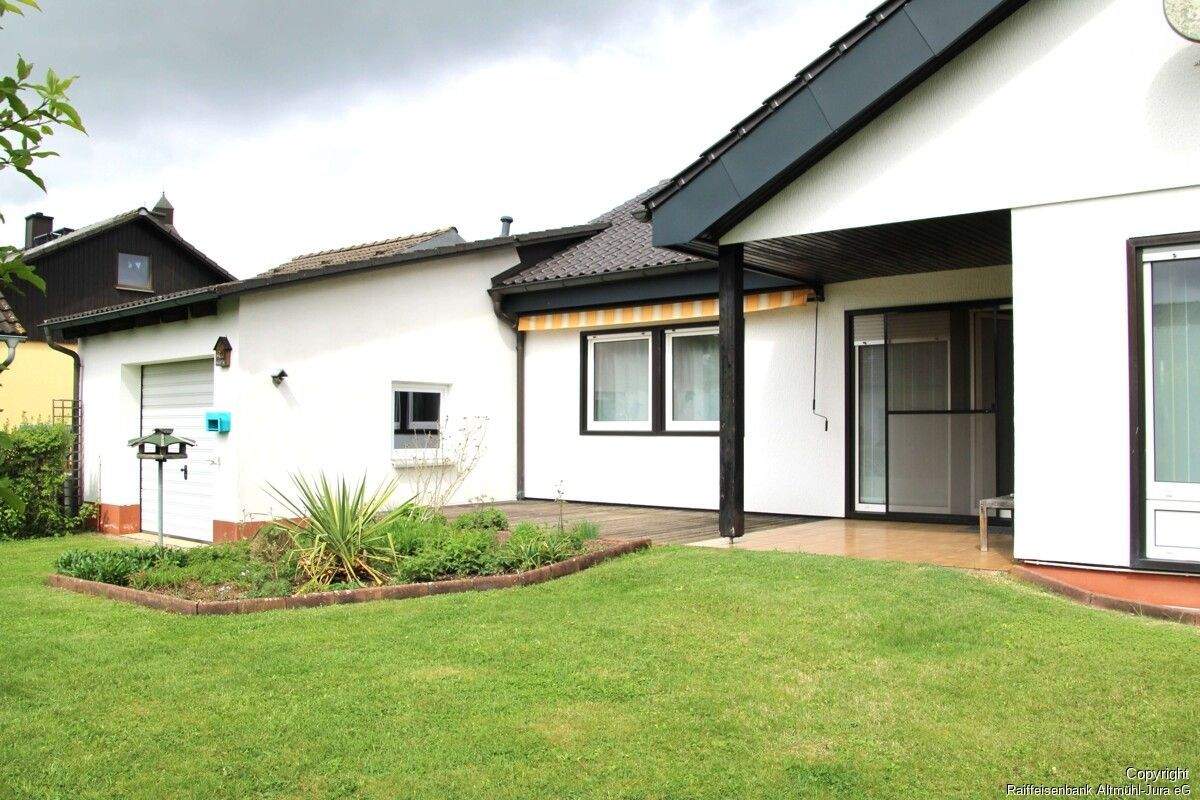 Thumbnail-Gemütlicher Bungalow mit drei Garagen und herrlichem Garten Denkendorf Gelbelsee