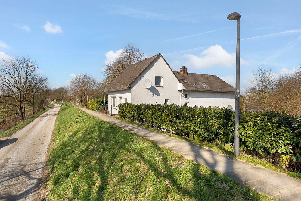 Thumbnail-Zweifamilienhaus am Deich mit Einliegerwohnung & Tierhaltung auf über 4.000 m²