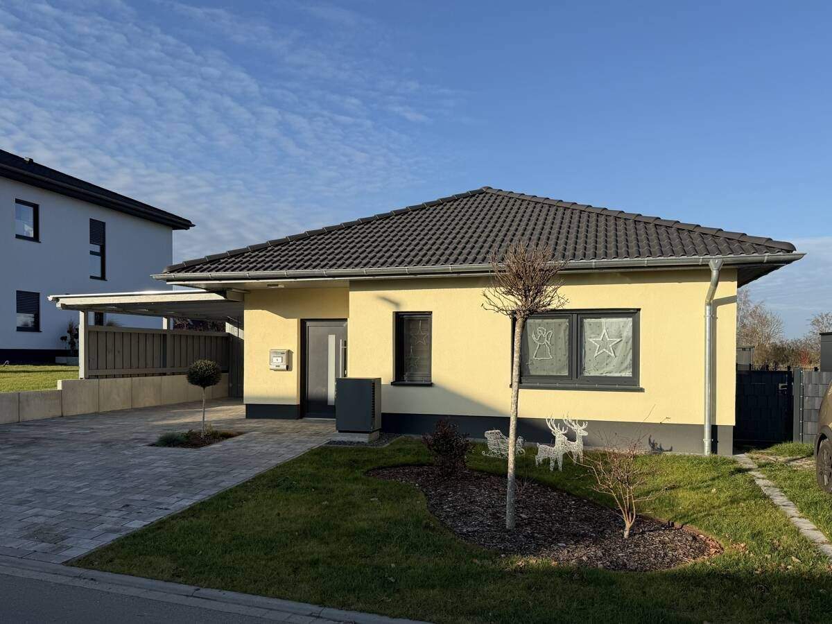 Thumbnail-Nur noch wenige Grundstücke: Neubau-Bungalow im Baugebiet 