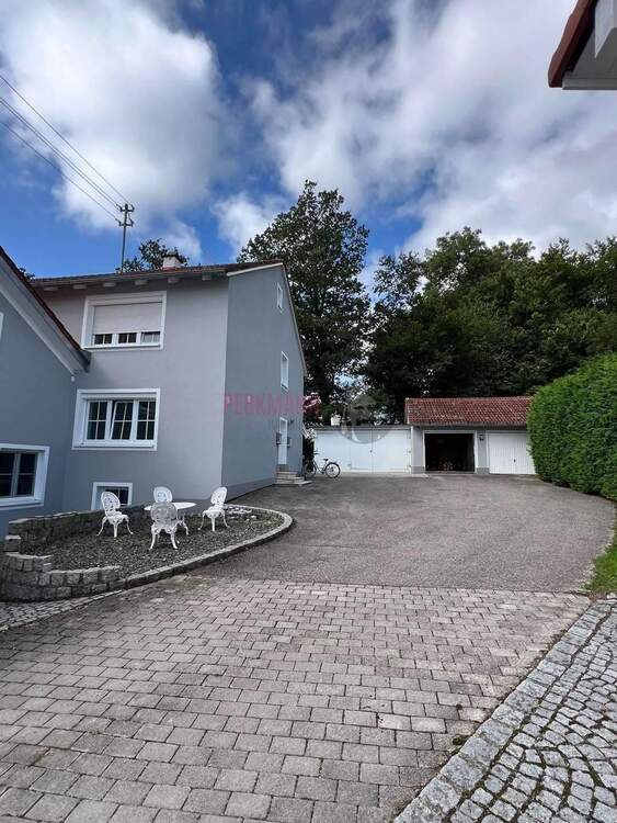 Thumbnail-Bezugsfreies 2 Familienhaus mit großem Garten in Ruhiger Lage.