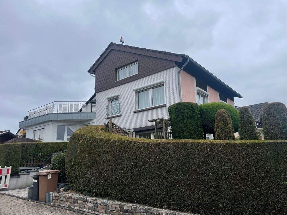 Thumbnail-Geräumiges Einfamilienhaus mit Einliegerwohnung in Vellmar-West
