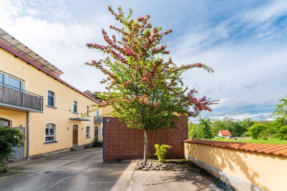Thumbnail-Wohnhaus mit ehemaliger Tischlerei im Erdgeschoss und großem Garten