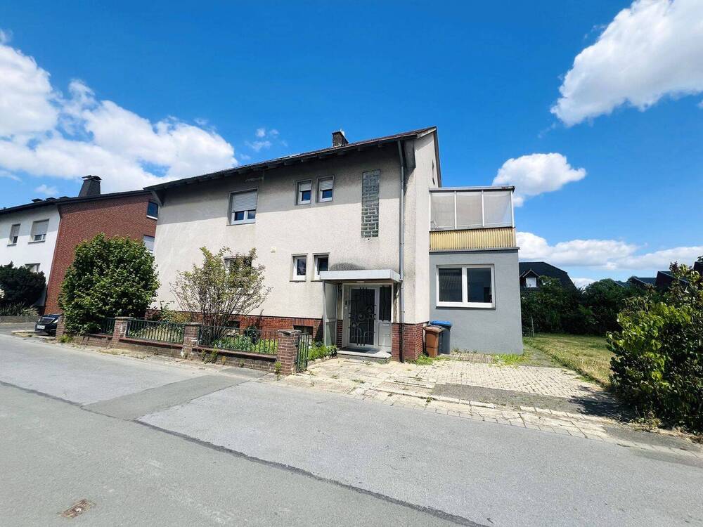 Thumbnail-Zweifamilienhaus mit Ausbaupotenzial und optionalem Baugrundstück in ruhiger Lage