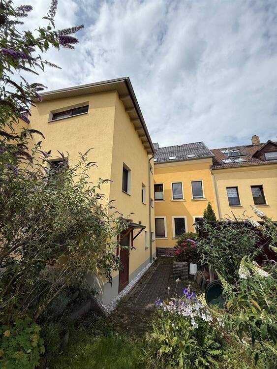 Thumbnail-Großzügiges 8-Zimmer EFH mit wunderschönem Garten, Kamin und Einliegerwohnung
