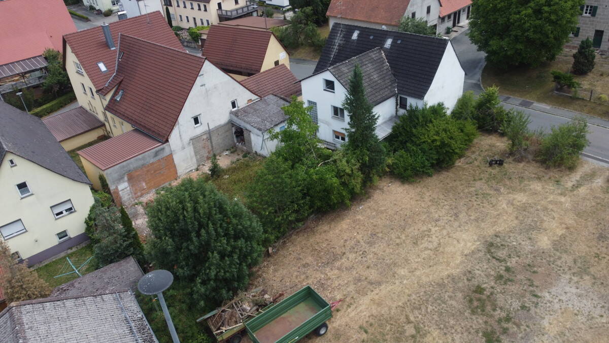 Thumbnail-Mehrgenerationshaus mit Garten 2 Doppelgaragen und Bebaubarem Grundstück *Kernsaniert*