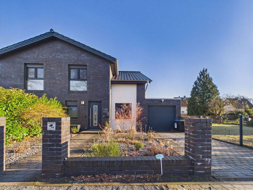 Thumbnail-Isernhagen: Moderne DHH mit hochwertiger Ausstattung und Garage