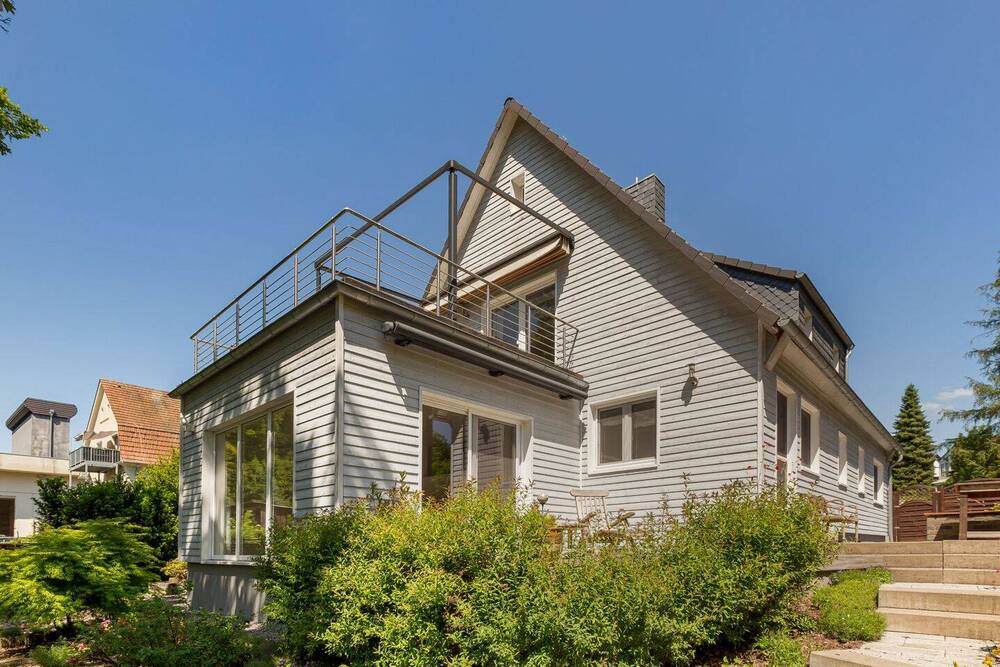 Thumbnail-Zweiparteienhaus mit Loft-Charakter und eigenem Bachzugang