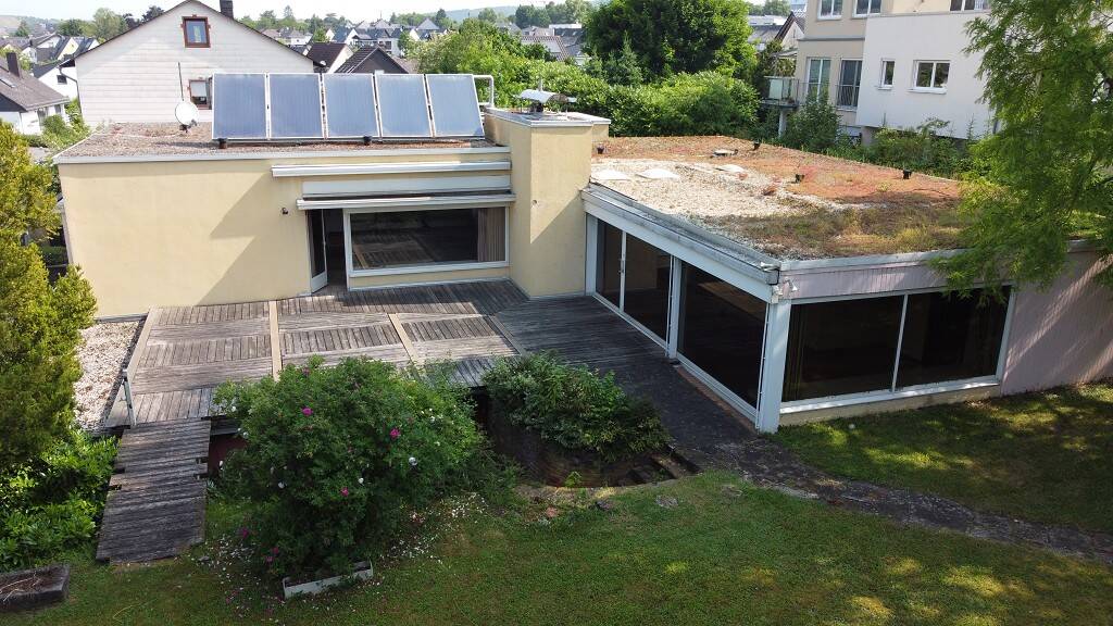 Thumbnail-SAARBURG nahe LUX und TRIER, Einfamilienhaus im Bungalowstil mit parkähnlichem Garten