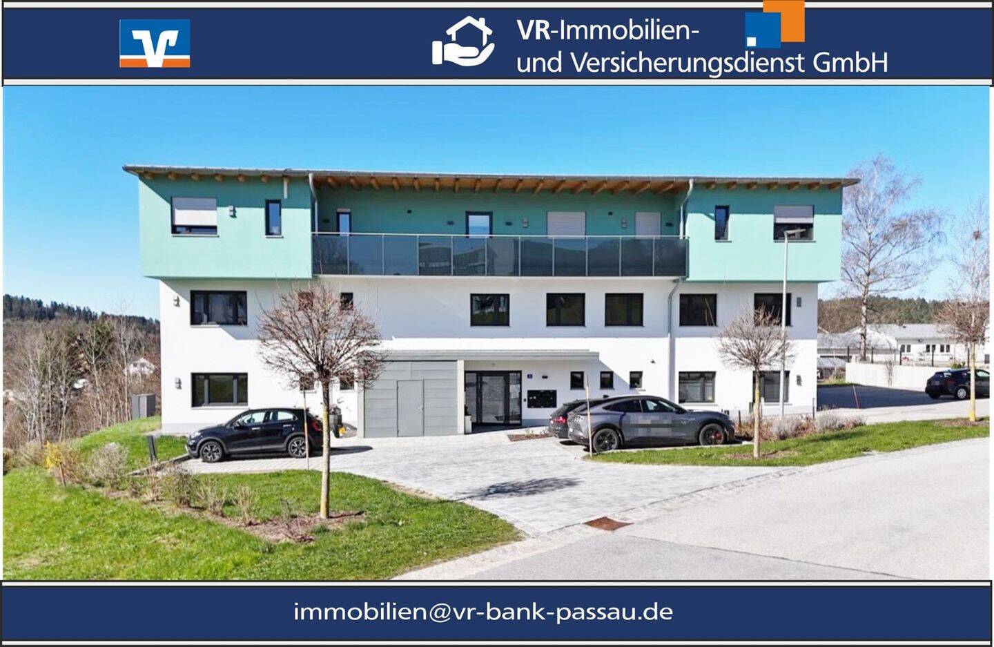 Thumbnail-Attraktives Wohn- und Bürogebäude mit 3 Wohneinheiten, 2 Büroeinheiten und 15 Stellplätzen in 94481 Grafenau