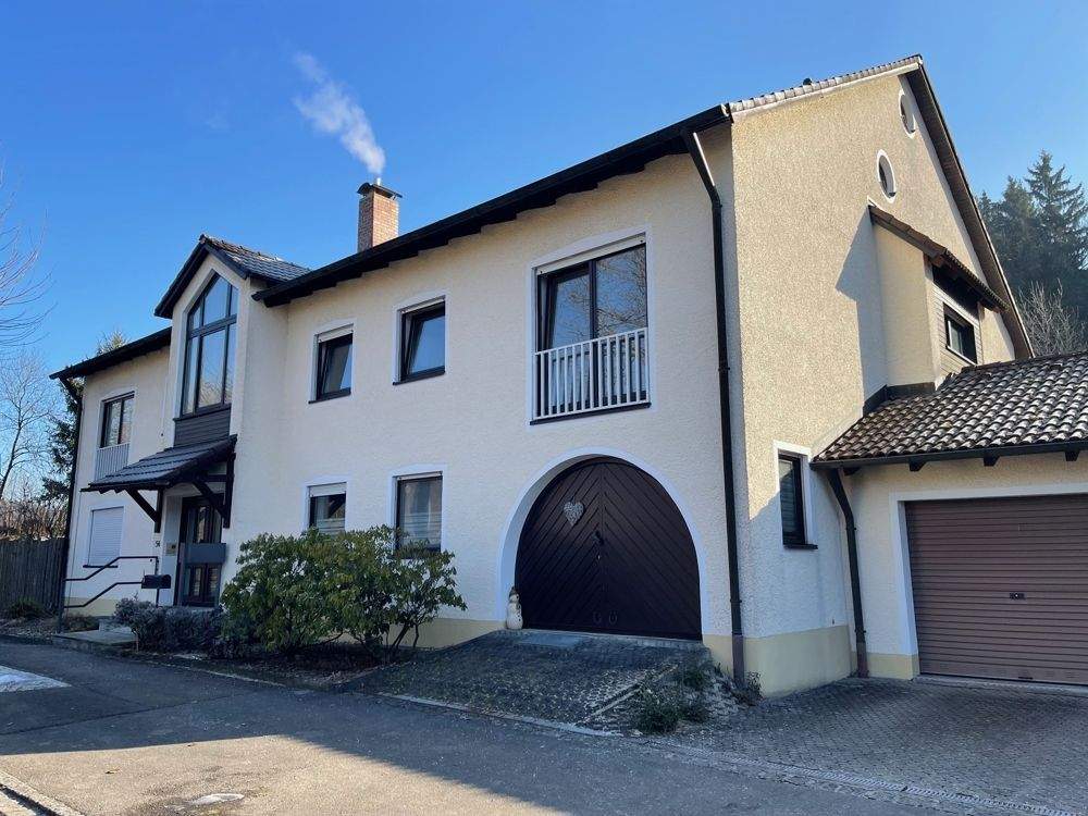 Thumbnail-Traumhafte Lage - Geräumige Vierzimmerwohnung inklusive Garagen-Stellplatz