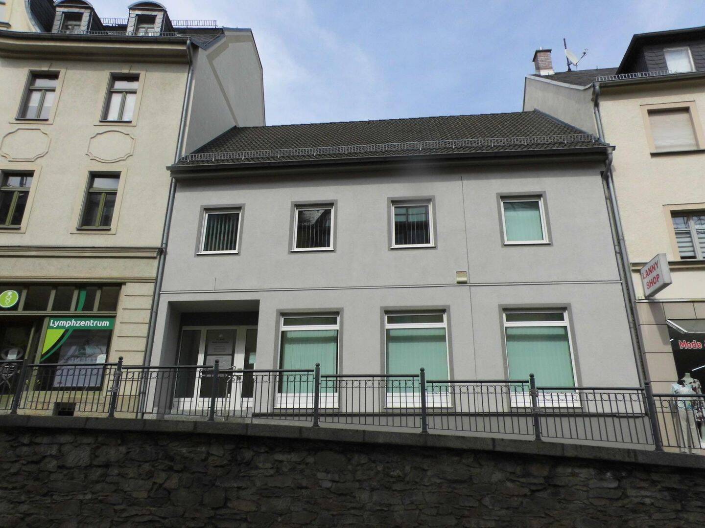 Thumbnail-Sofort beziehbares modern ausgestattetes Praxis- oder Bürogebäude (evtl. Büro mit Wohnung) in Zentrumslage von Reiche...