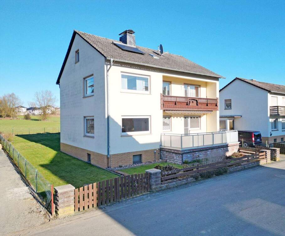 Thumbnail-Gepflegtes Ein- bis Zweifamilienhaus in reizvoller Feldrandlage von Niedenstein-Metze