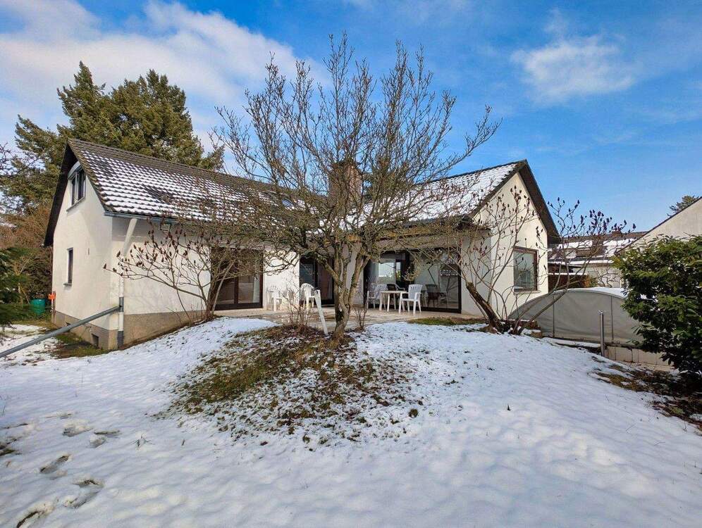 Thumbnail-Bungalow mit großem Grundstück ruhig und verkehrsgünstig gelegen