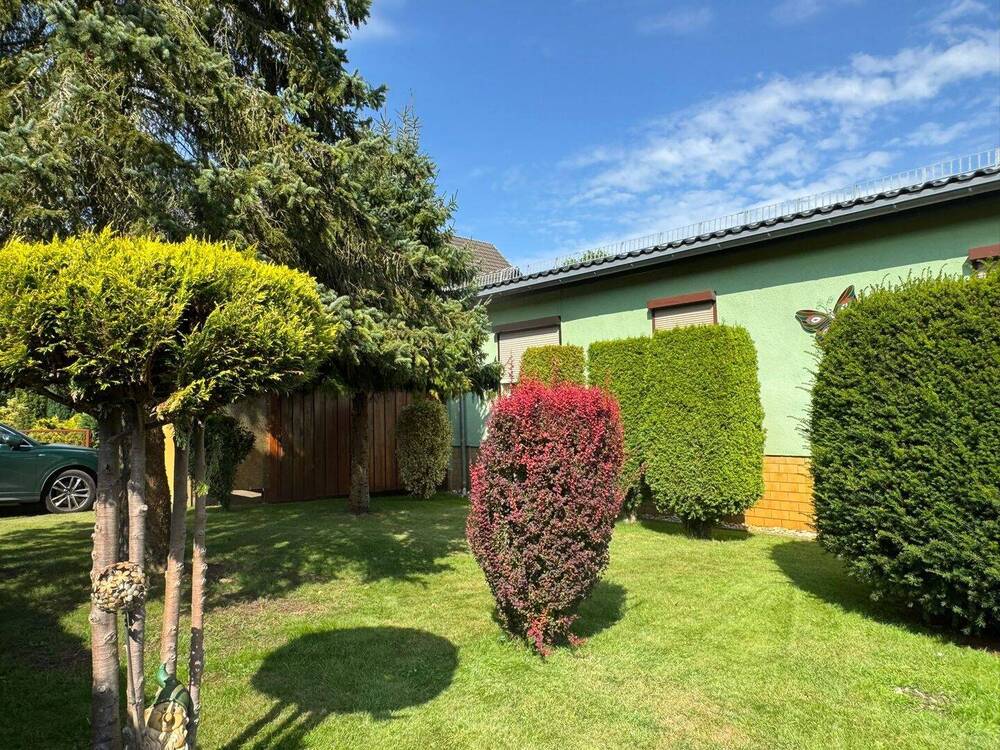 Thumbnail-EFH mit viel Nebengelass, Garage, Carport, sehr gepflegter Garten in einer ruhigen, waldreichen Umgebung unweit vom Stadtzentrum und Haffbad